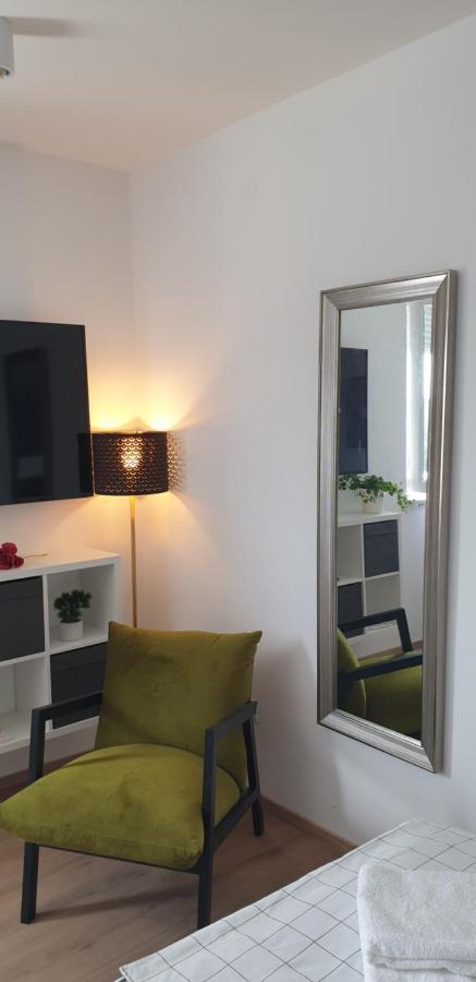 Studio Apartment Hana Pula Exteriör bild